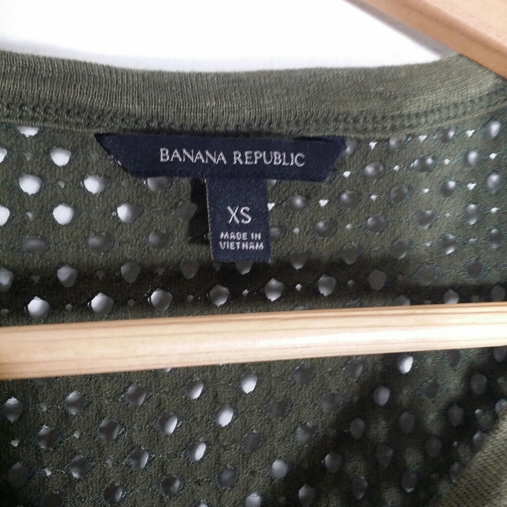 Olive green Banana Republic XS mesh tank top - Picture 3 of 3